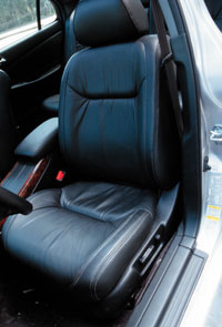 Honda Acura: Переднее сиденье просторно и удобно