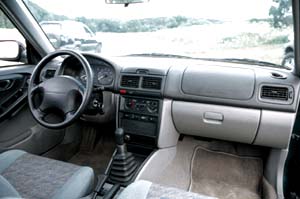 Subaru Forester: В Subaru Forester сидишь, как в обычном седане или универсале Subaru Impreza, в том числе и на задних сиденьях