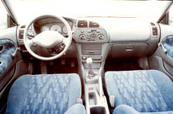 Mitsubishi Lancer - Ладная передняя панель "звучит" в унисон с элегантной внешностью