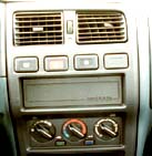 Nissan Almera - Ряд прямоугольных кнопок на центральной консоли смотрится несовременно