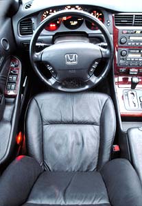 Интерьер Honda Legend — спокоен и респектабелен