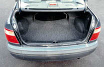 Nissan Almera - В Ниссане — не самый удобный багажник