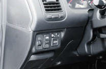 Honda Civic - Обогрев зеркал на Сивике включается отдельной кнопкой, а не заодно с электрообогревом заднего стекла, как на большинстве автомобилей