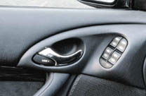 Ford Focus - Управление стеклоподъемниками