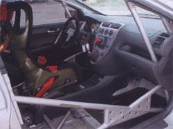 Civic Type-R - В салоне от серийной модели остались только обшивка дверей и передняя панель c демонтированной пассажирской подушкой безопасности