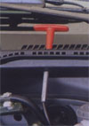 Civic Type-R - На центральной консоли и y наружной рамки лобового стекла установлены тумблеры аварийного отключения электропитания