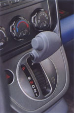 Honda Element получил кузов элегантного серебриcтого цвета, который подчеркнул черные передние и задние крылья