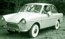 В 1958 году фирма DAF выпустила свой первый легковой автомобиль DAF 600, 20-сильный двухцилиндровый двигатель которого передавал крутящий момент на задние колеса через бесступенчатую трансмиссию Variomatic. Таких машин сделали около 50 тысяч
